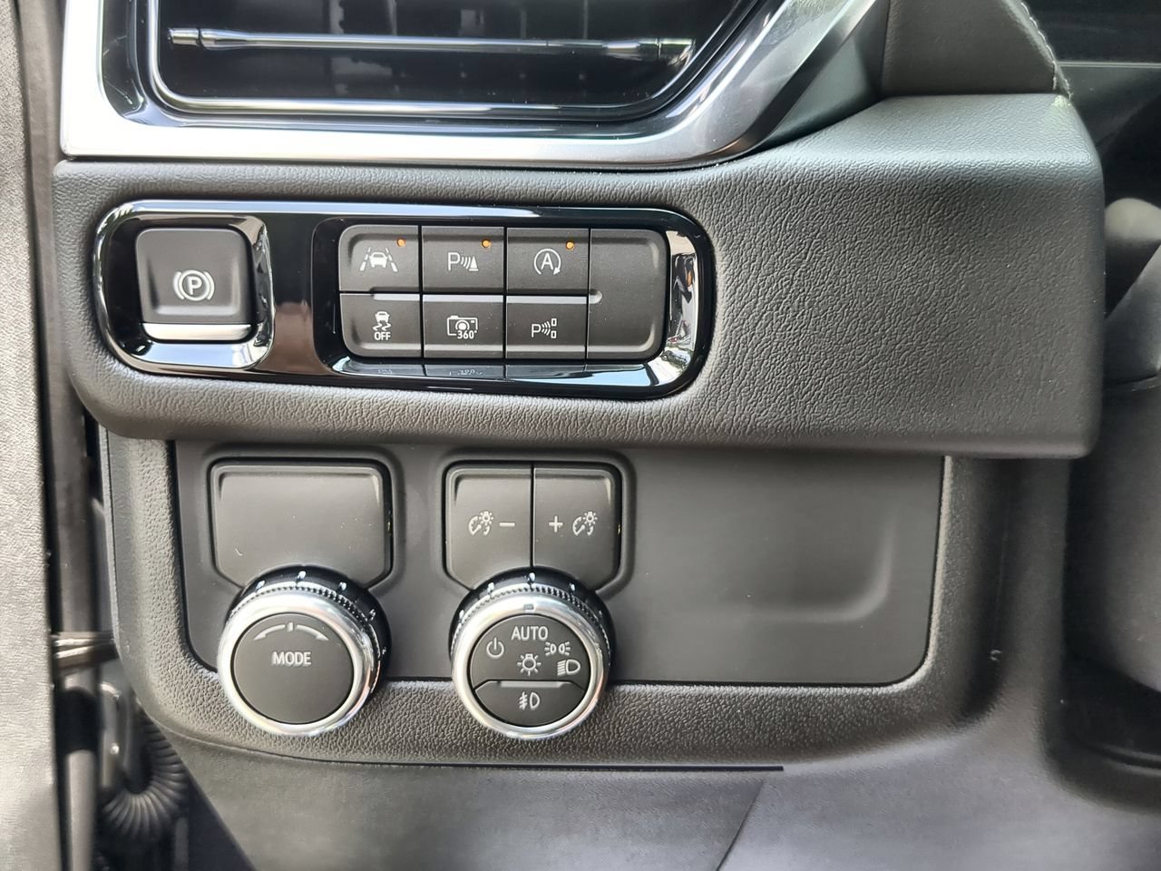 New 2026 Titanium Rush Metallic GMC Denali image 18