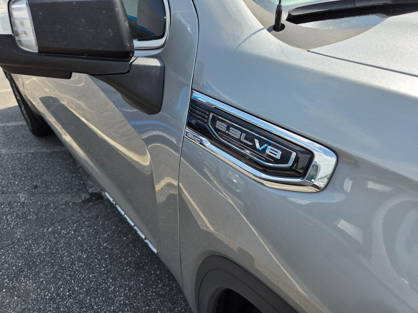 Used 2025 Sterling Metallic GMC SLT image 5