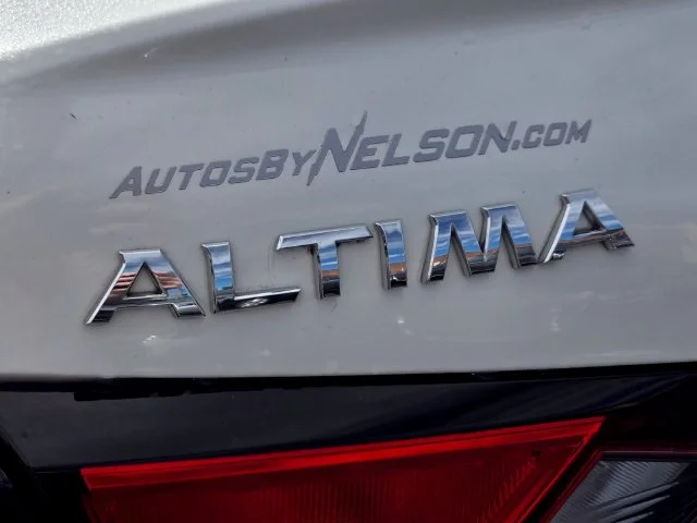 Used 2022 White Nissan 2.5 Platinum image 16