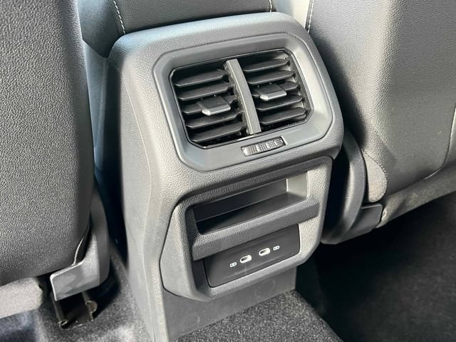 New 2026 Pure White Volkswagen SE image 21
