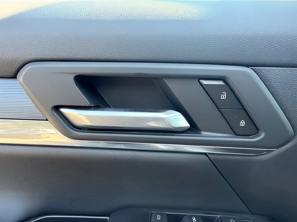 New 2027 Summit White GMC Elevation image 10