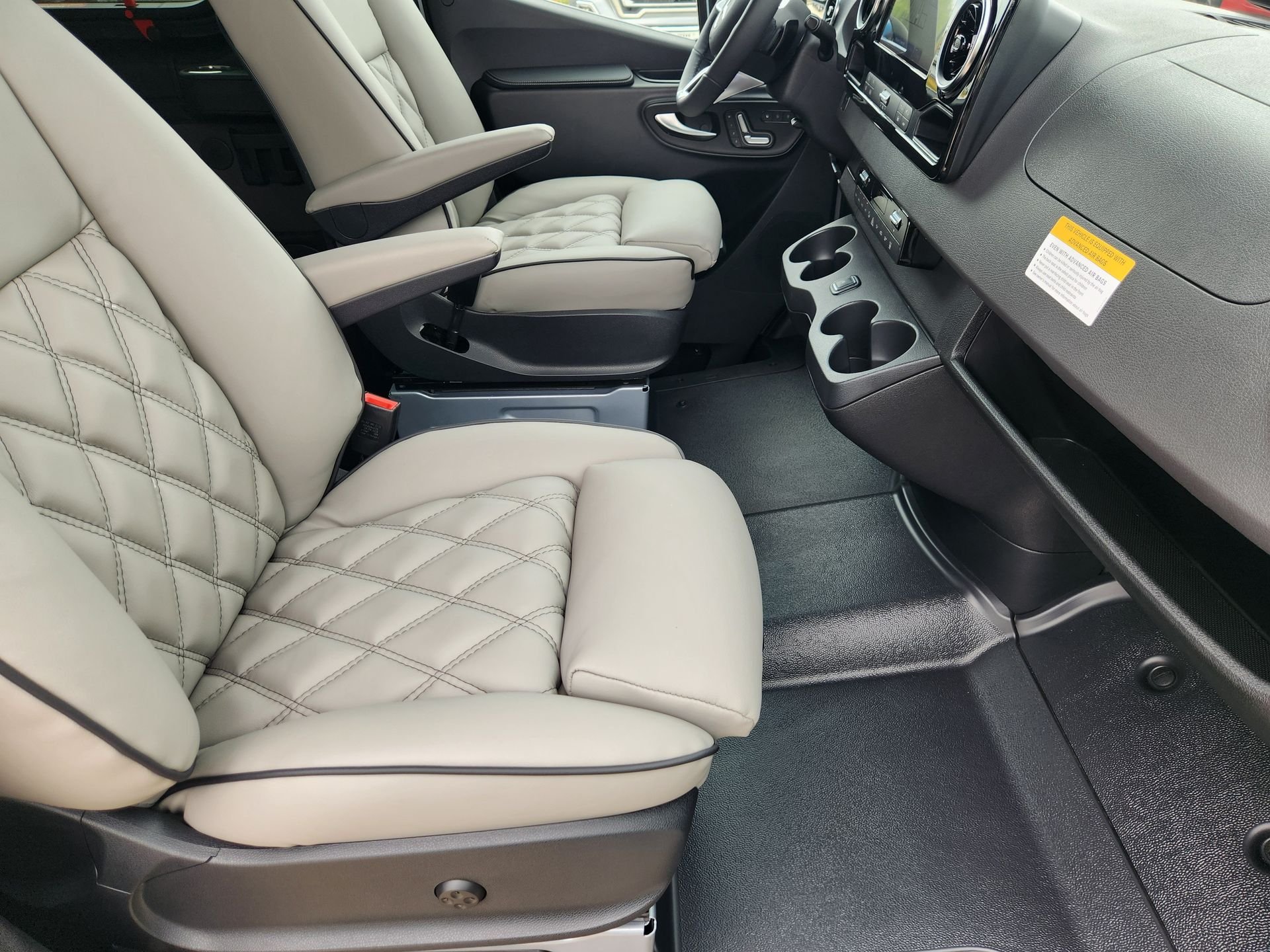 Used 2025 High-tech silver metallic Mercedes-Benz Passenger 144 WB image 3