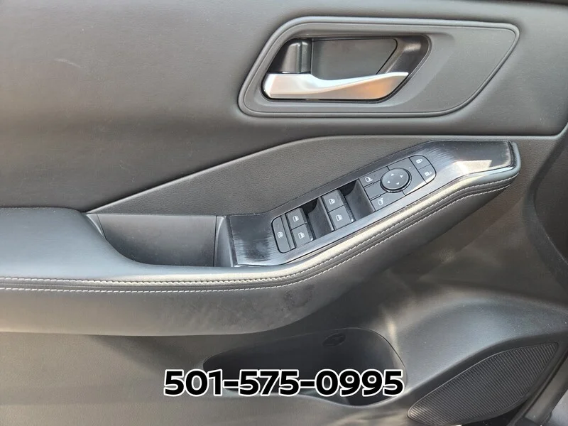 Used 2026 BLACK NISSAN 2026.5 FWD SV image 34