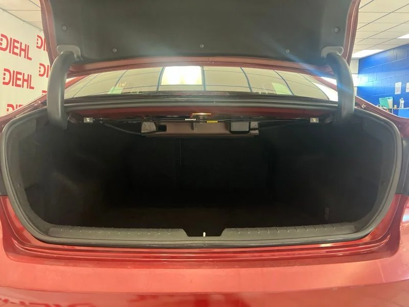 Used 2015 Red Hyundai SE image 8