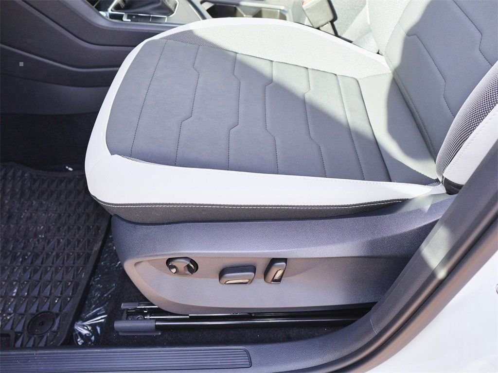 2026 Volkswagen Taos SE - Photo 13
