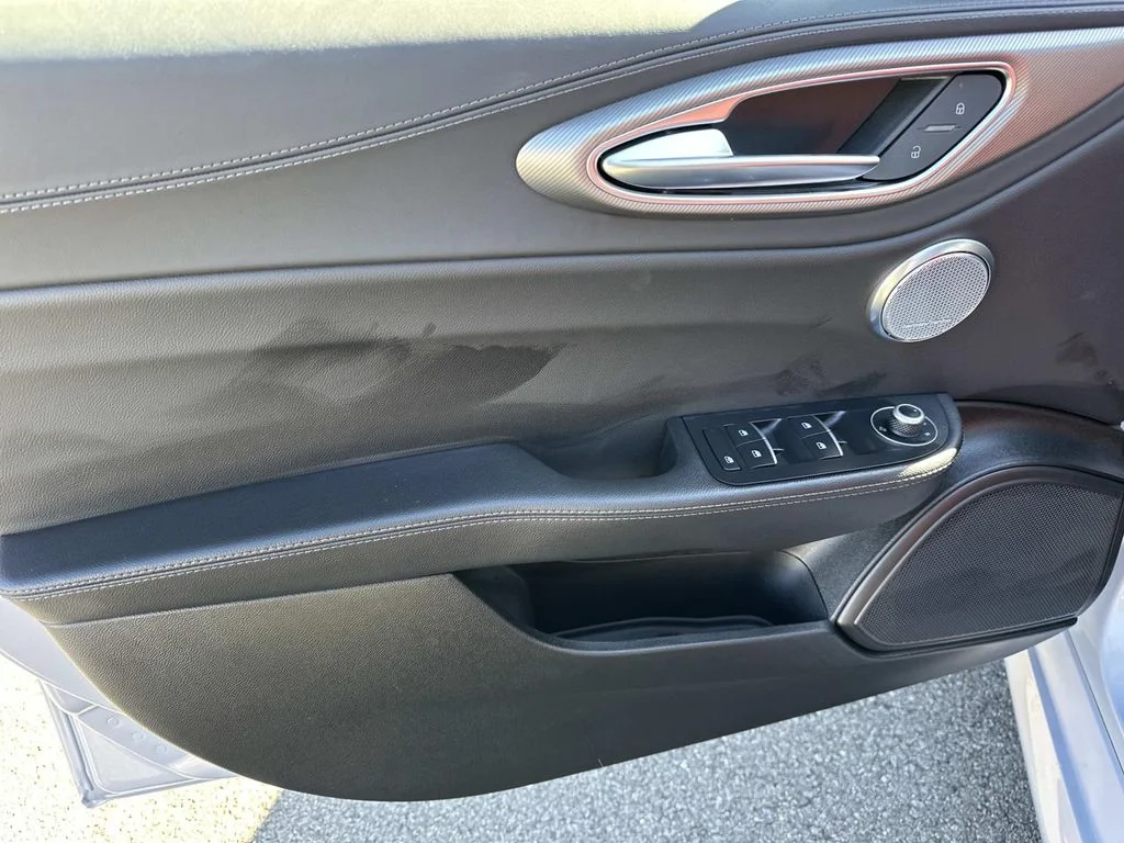 New 2026 Moonlight Gray Metallic Exterior Paint Alfa Romeo Base image 15