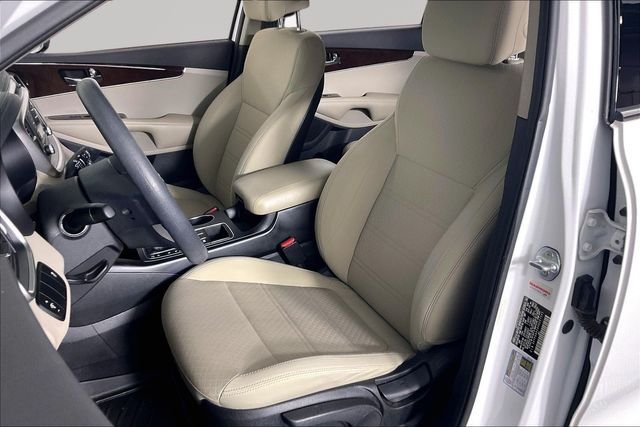 Used 2017 White Kia LX image 19