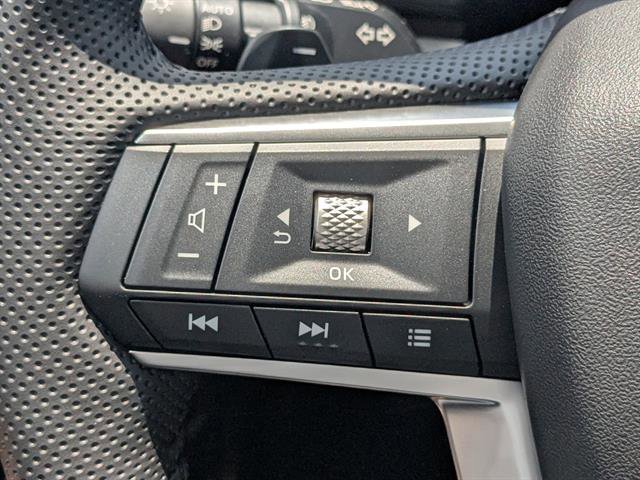 Used 2025 White Diamond Mitsubishi SE image 46