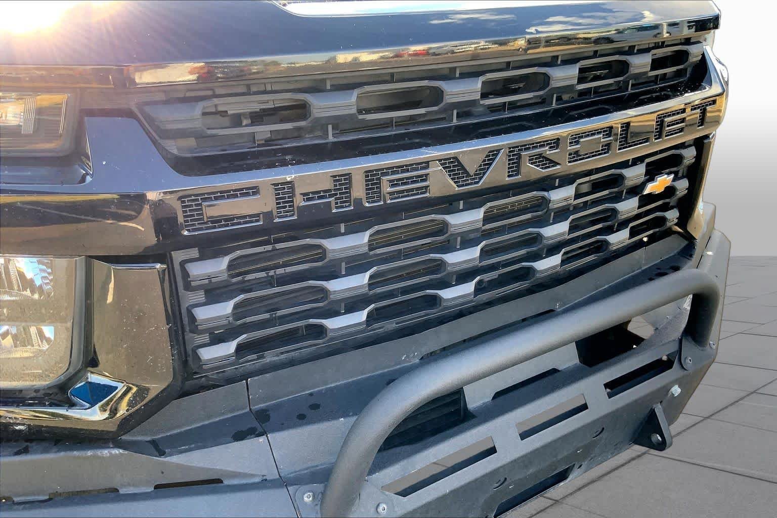 Used 2020 Black Chevrolet Custom image 31