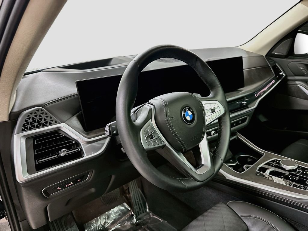 Used 2024 Black Sapphire Metallic BMW xDrive40i image 4
