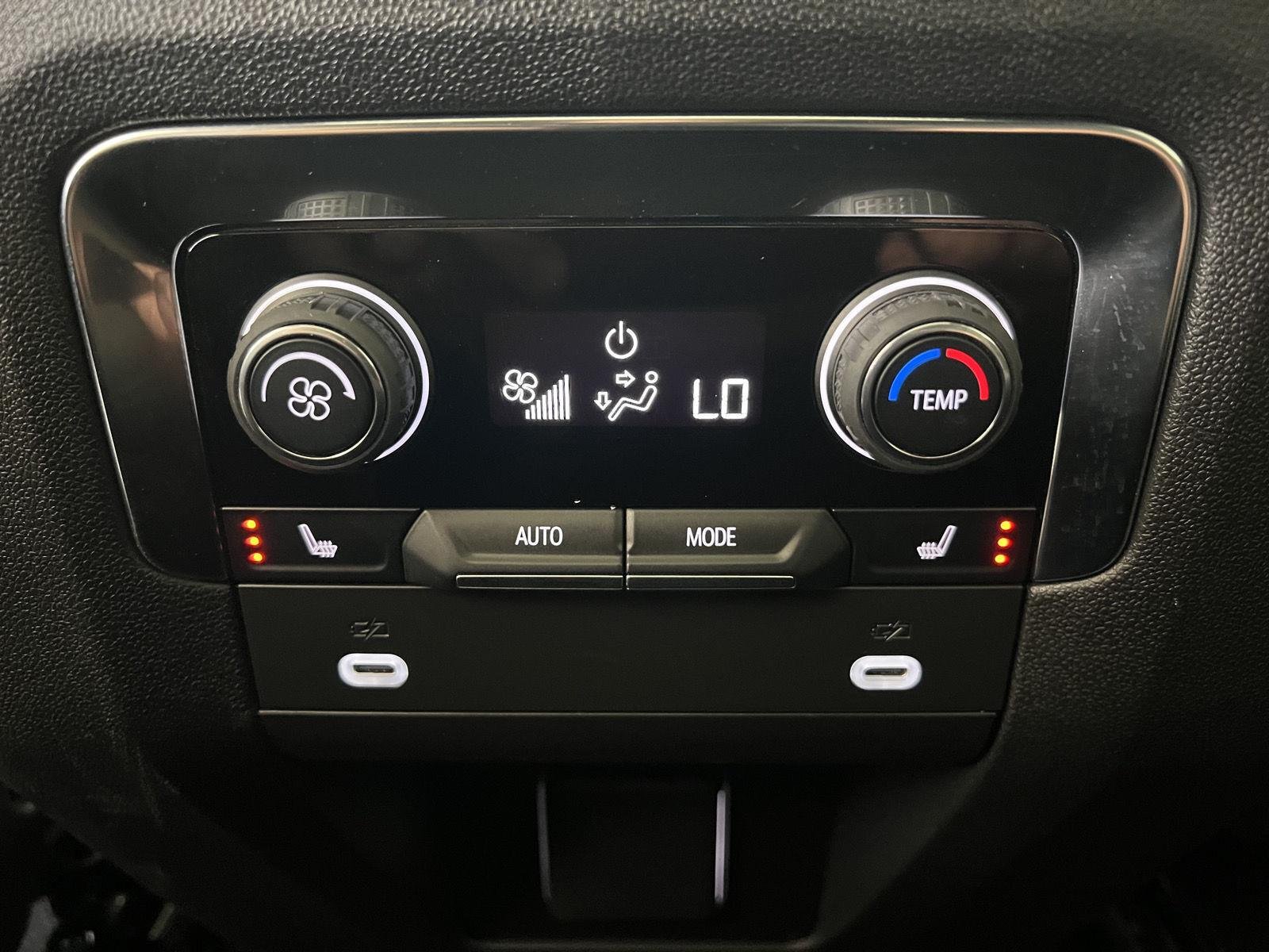 Used 2024 Summit White Chevrolet Z71 image 22