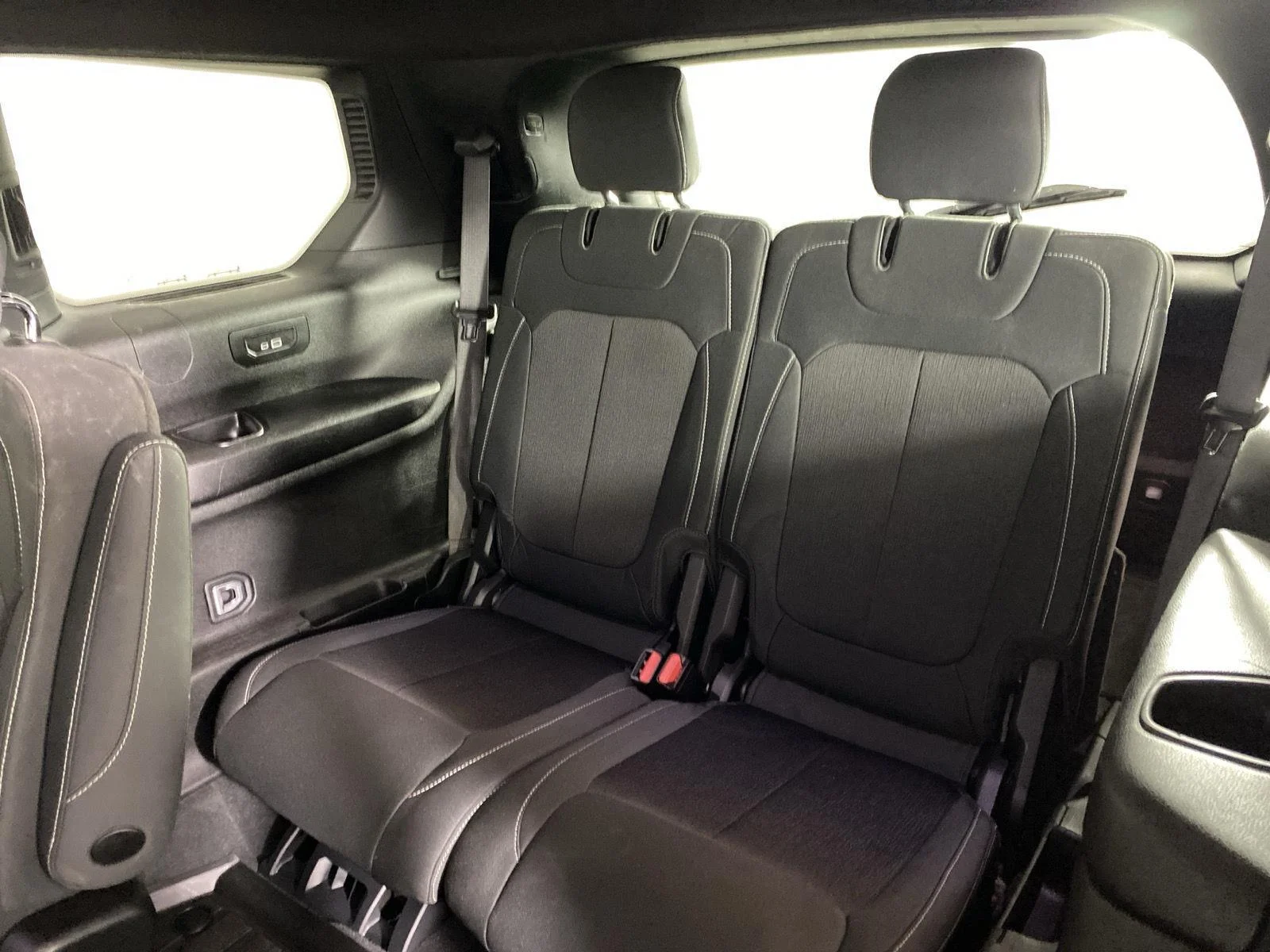 Used 2024 Diamond Black Crystal Pearlcoat Jeep Laredo image 23
