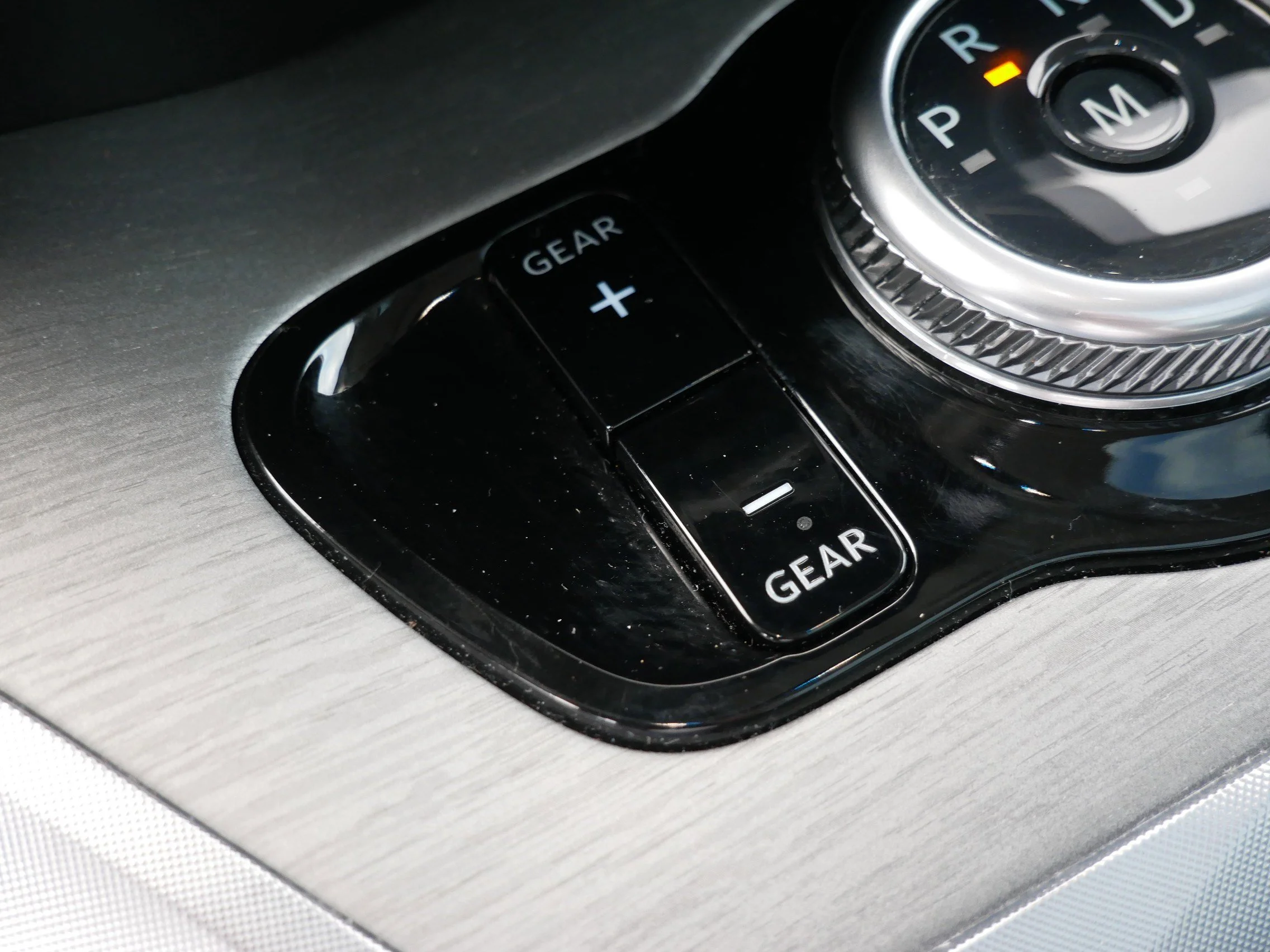Used 2025 Agate Black Metallic Ford Platinum image 30
