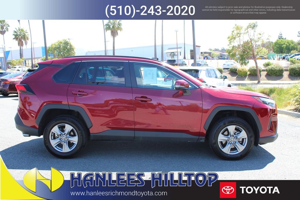 2025 Toyota RAV4 XLE - Photo 6