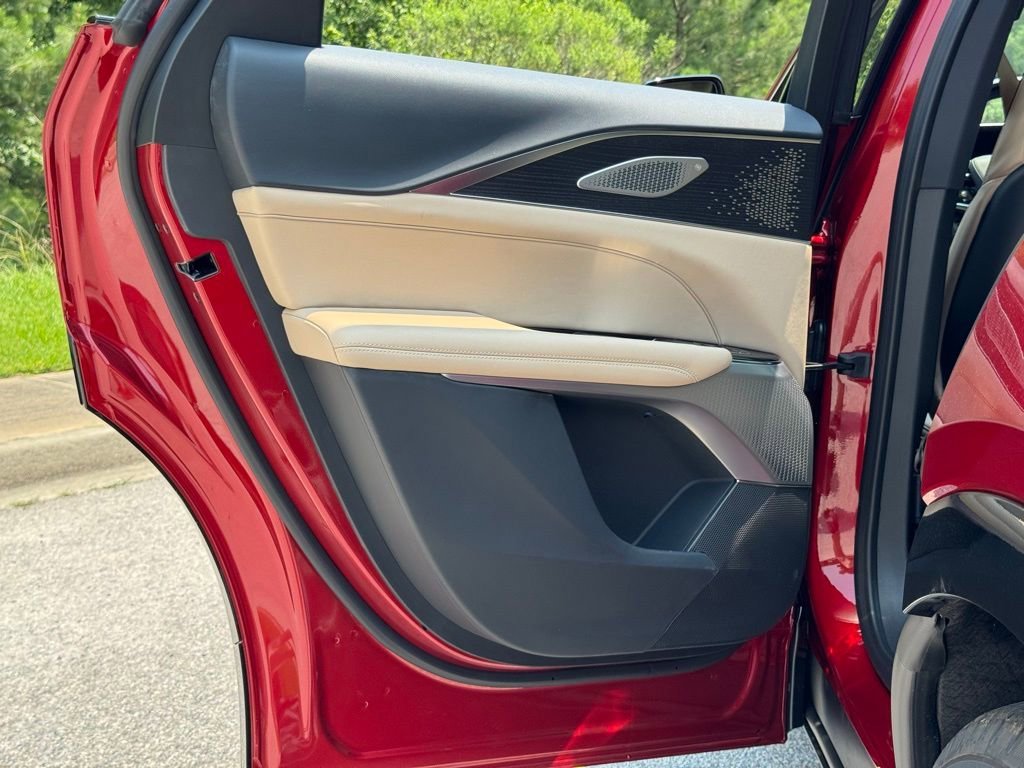 2025 Cadillac LYRIQ Luxury 3 - Photo 23