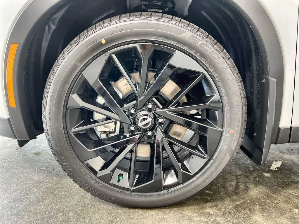 New 2026 White Nissan SL image 18