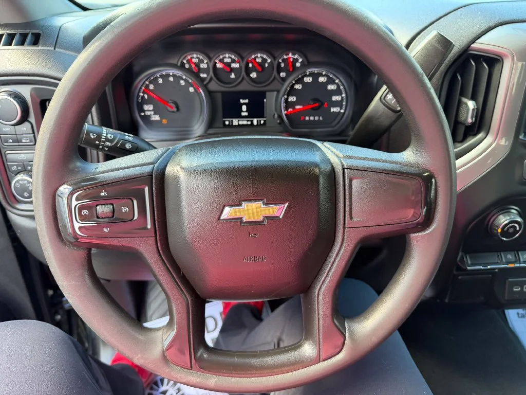 Used 2021 BLACK Chevrolet Custom image 15
