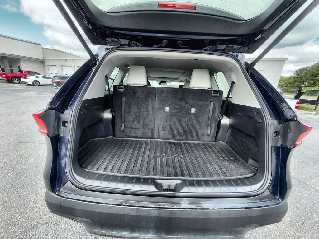Used 2024  Toyota XLE image 23