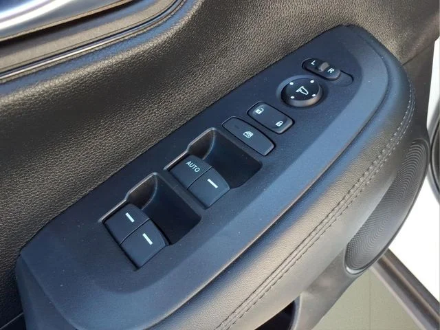 Used 2023  Honda LX image 17