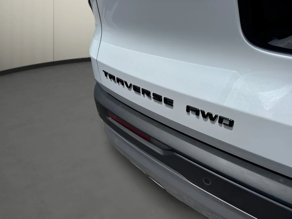 New 2026 Polar White Tricoat Chevrolet Z71 image 32