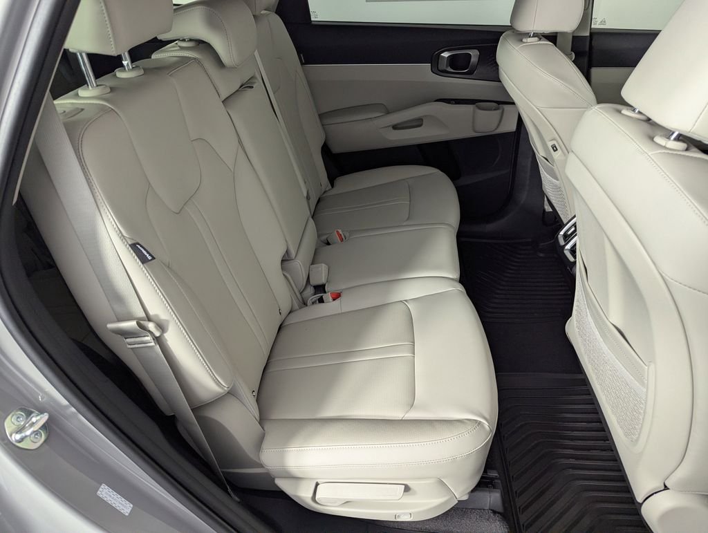 New 2026 Wolf Gray Kia S image 32