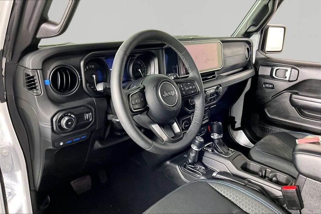 Used 2025 White Jeep Rubicon image 16