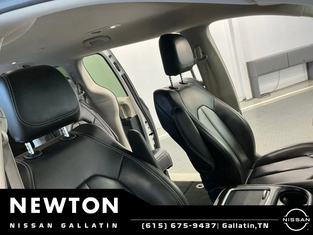 Used 2023 Bright White Clearcoat Chrysler Touring L image 13