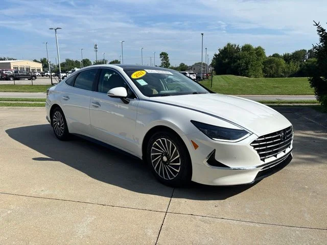 Used 2021 Hyper White Hyundai Limited image 32