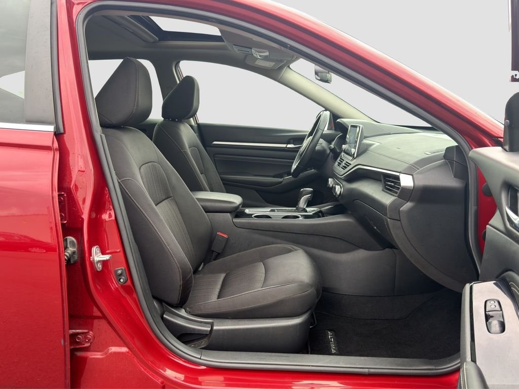 Used 2021 Red Nissan 2.5 SV image 18