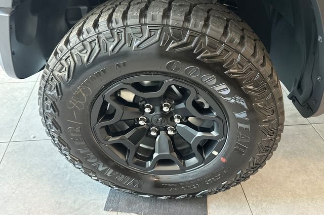 New 2026 Diamond Black Crystal Pearl-Coat Exterior Paint RAM RHO image 23