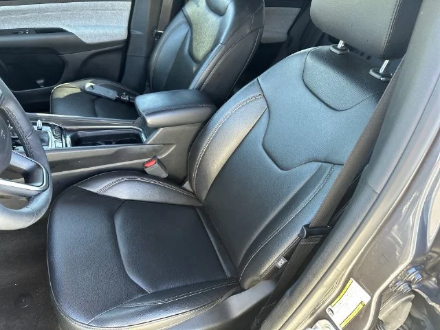 Used 2024 Gray Jeep Latitude Lux image 15