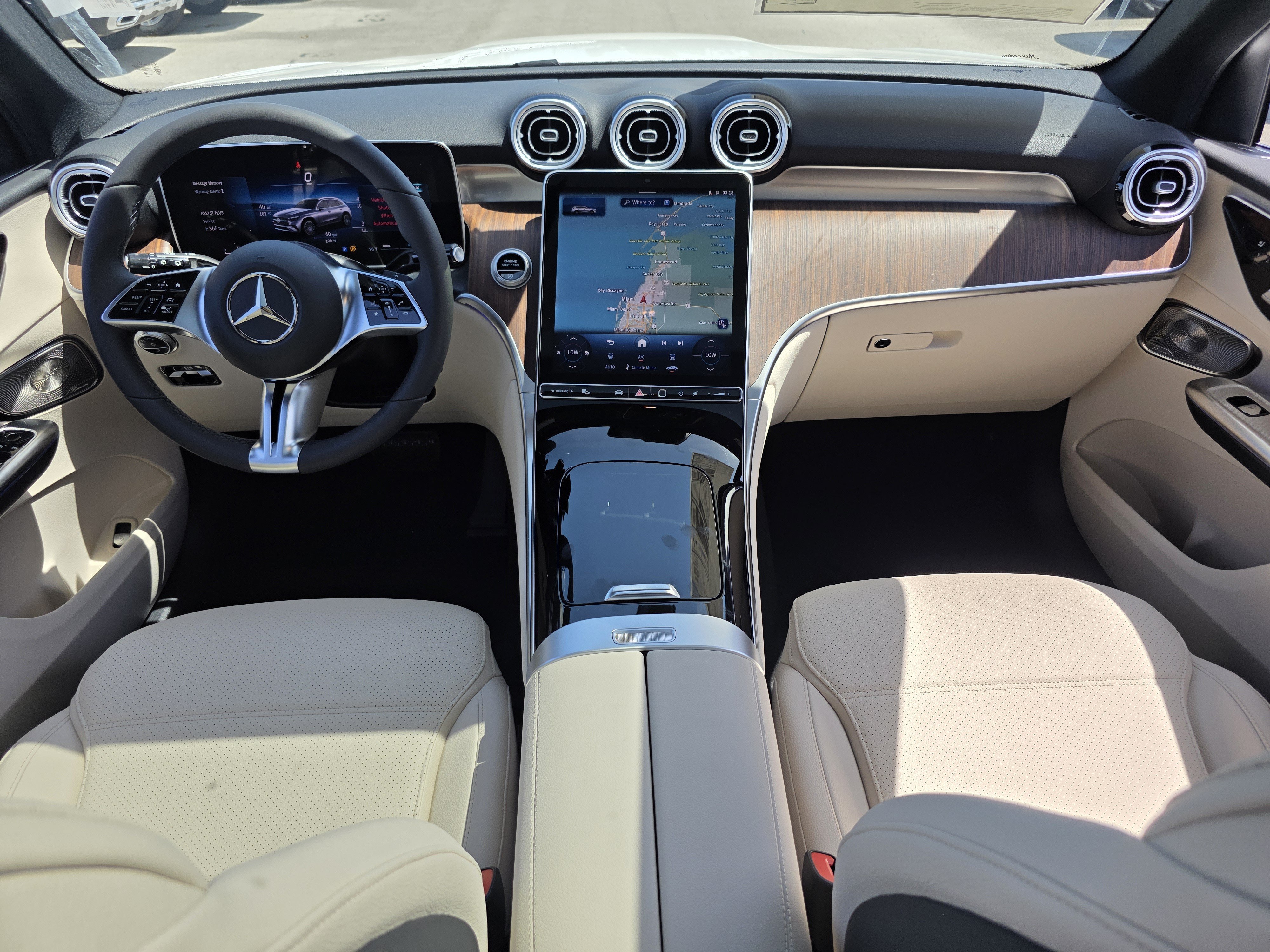 New 2026 Polar White Mercedes-Benz GLC 300 image 38
