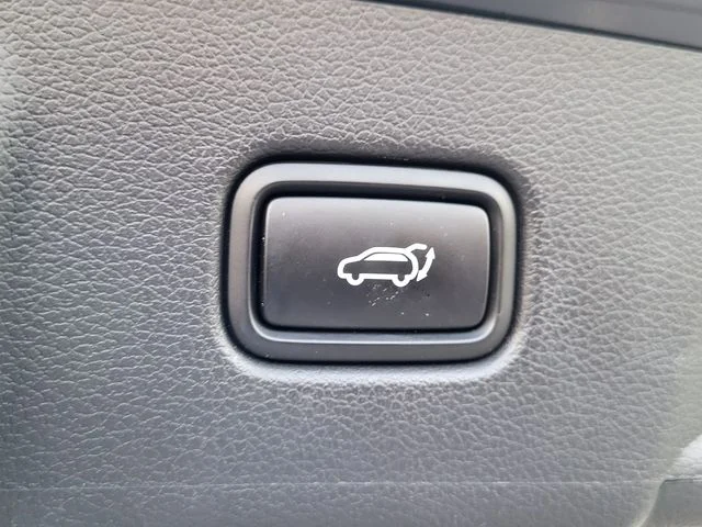 Used 2024 White Hyundai SEL image 5