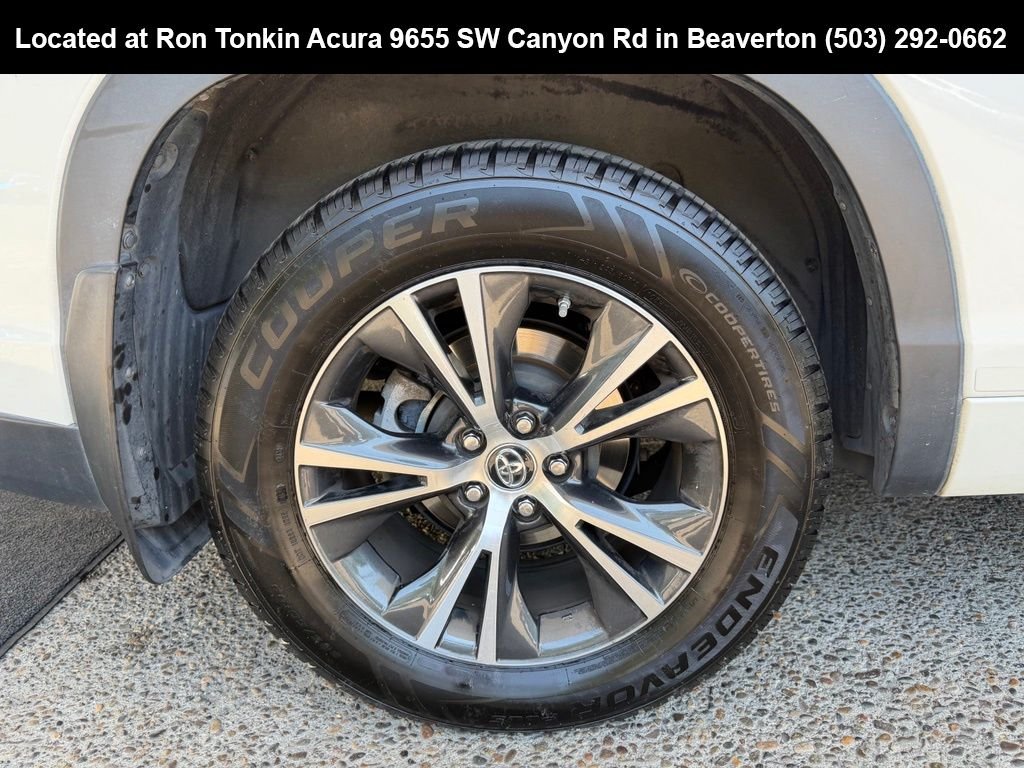 Used 2016 Blizzard Pearl Toyota XLE V6 image 9