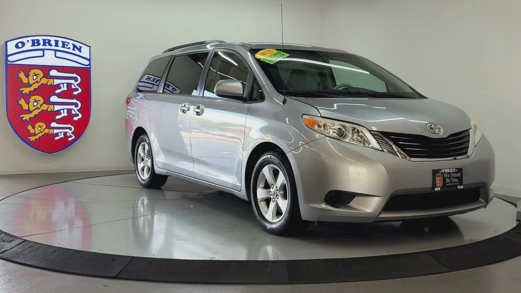 Used 2013 Toyota Sienna LE with VIN 5TDKK3DC3DS305407 for sale in Bloomington, IL