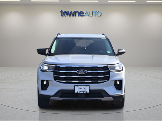 Used 2025 White Metallic Ford Active image 9