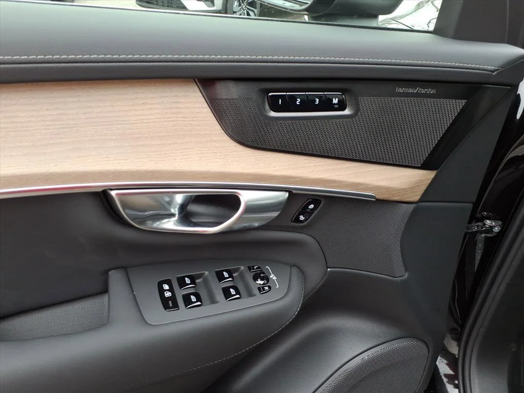 2026 Volvo XC90 Plus - Photo 13
