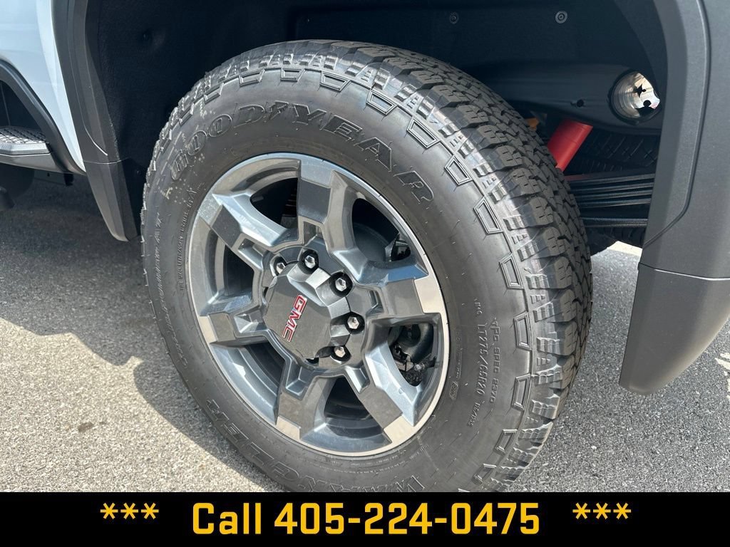 New 2026 Glacier White Tricoat GMC SLT image 7