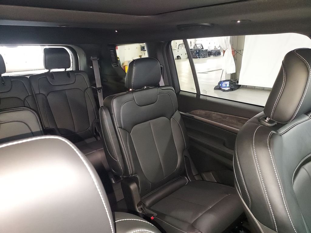 New 2026 Bright White Clear-Coat Exterior Paint Jeep Limited image 14