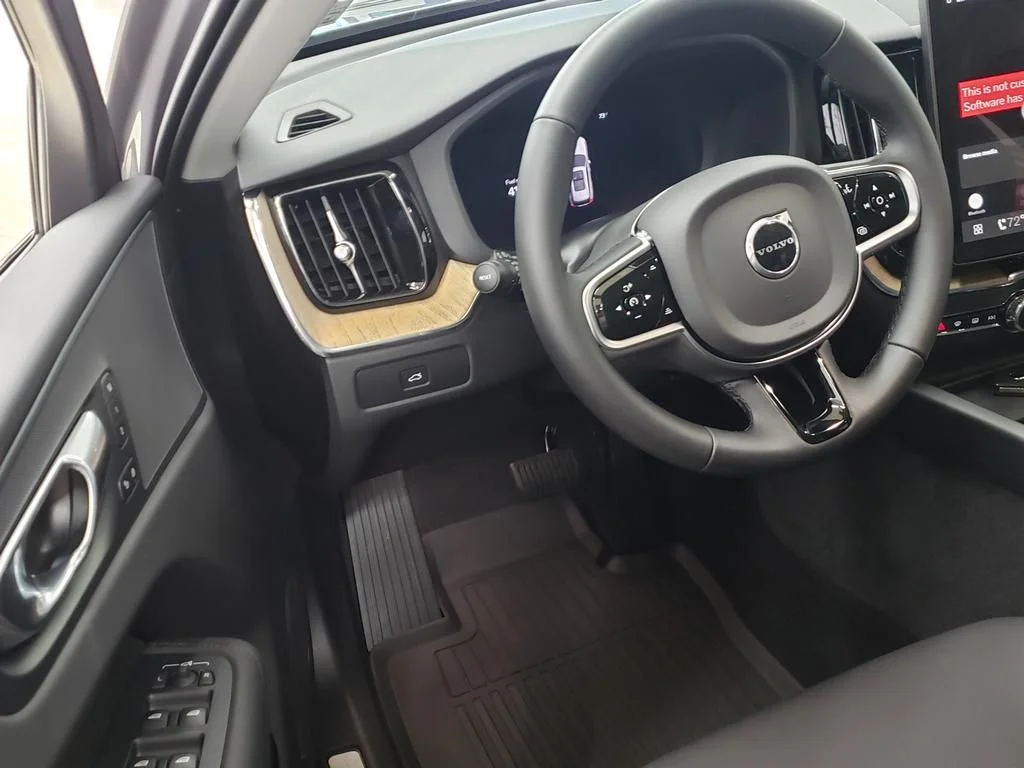 2026 Volvo XC60 Plus - Photo 10