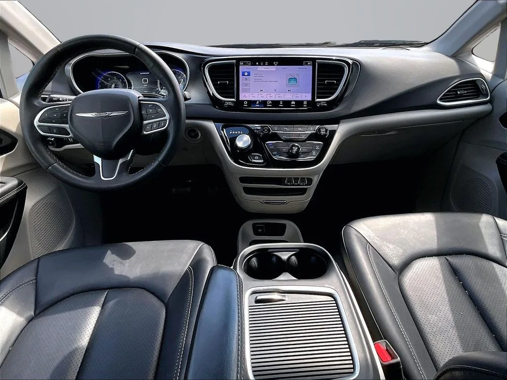 Used 2024 Silver Chrysler Touring L image 17