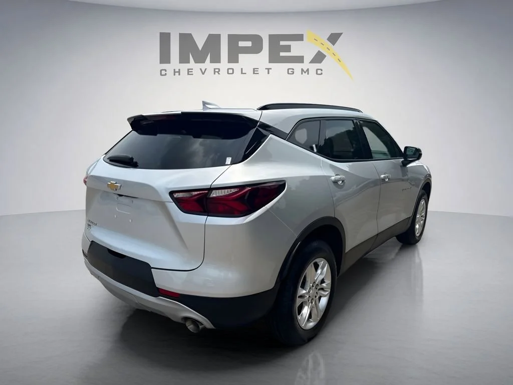 Used 2022 Silver Ice Metallic Chevrolet 2LT image 5