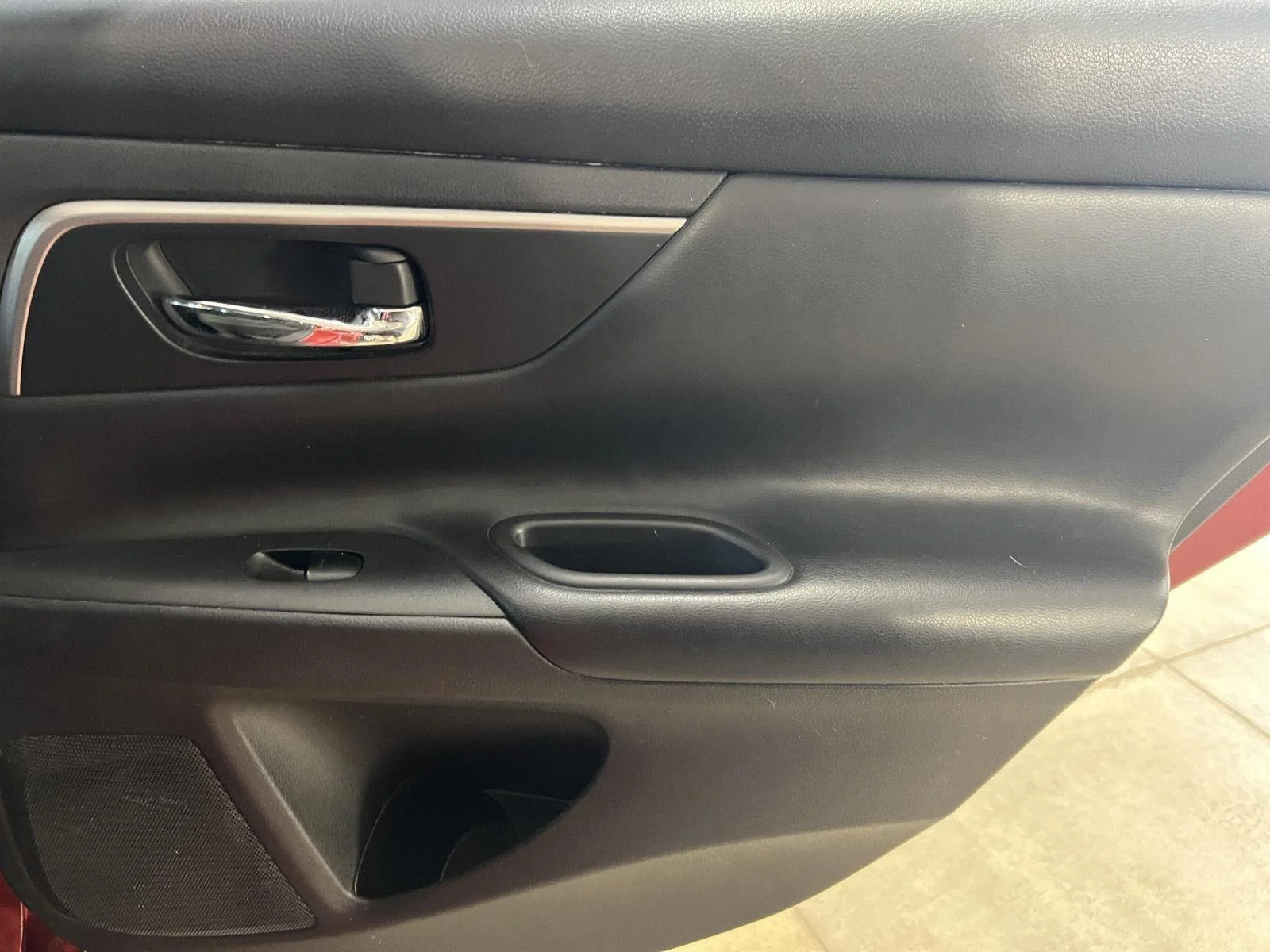 Used 2015 Cayenne Red Nissan 2.5 SV image 16
