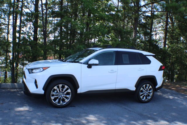 Used 2020 Super White Toyota XLE Premium image 4
