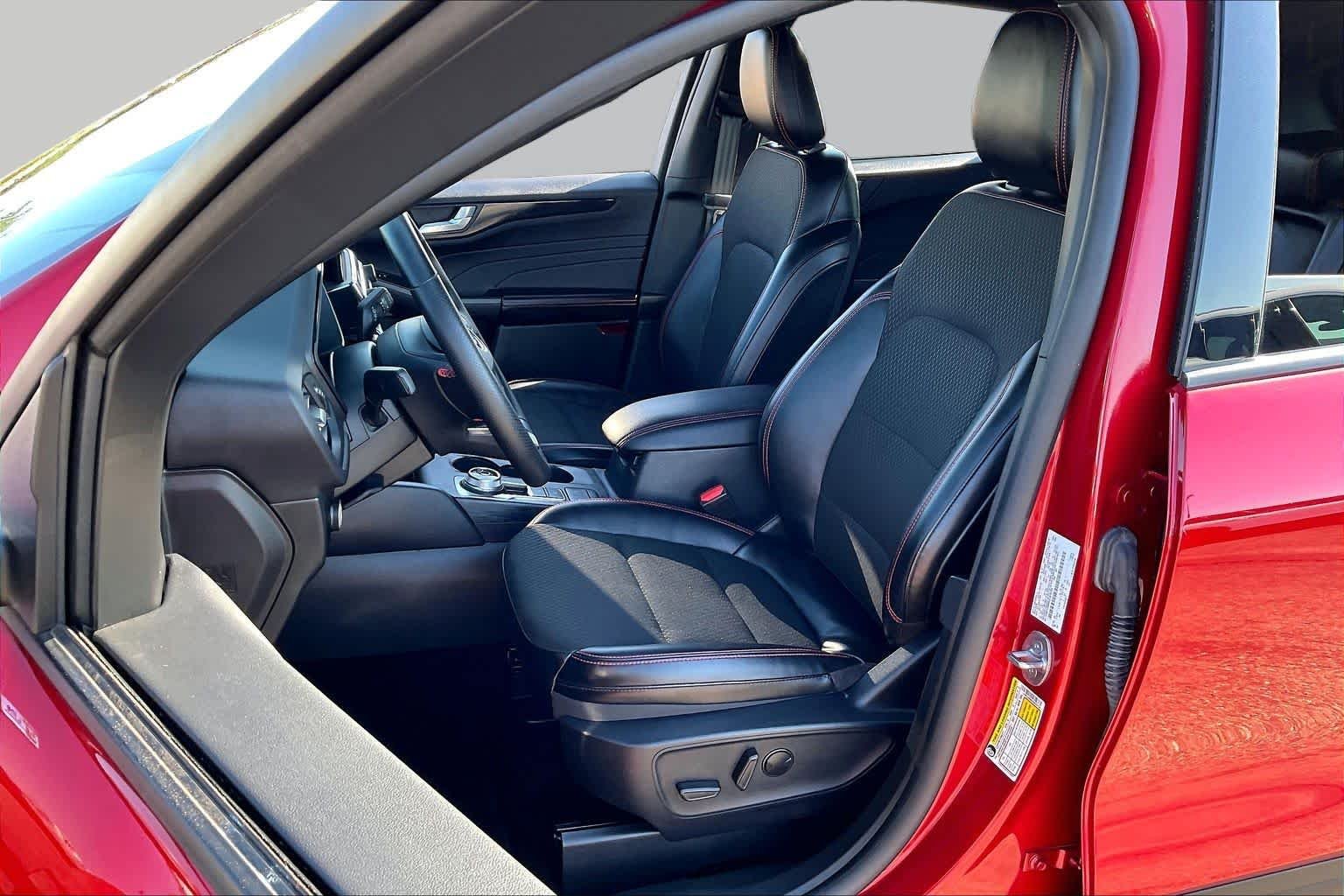 Used 2025 Rapid Red Metallic Tinted Clearcoat Ford ST-Line image 8