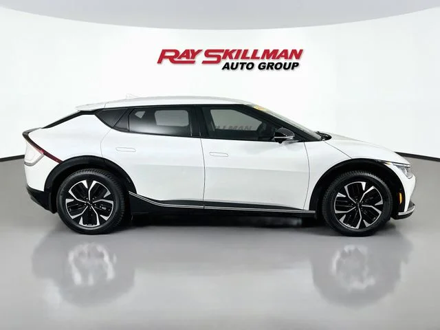 Used 2023 White Kia Wind image 8
