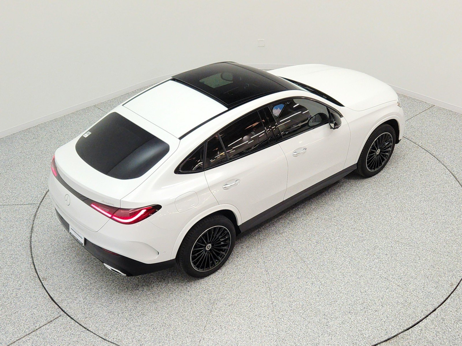 New 2026 MANUFAKTUR Moonlight White Metallic Mercedes-Benz GLC 300 4MATIC® Coupe image 20