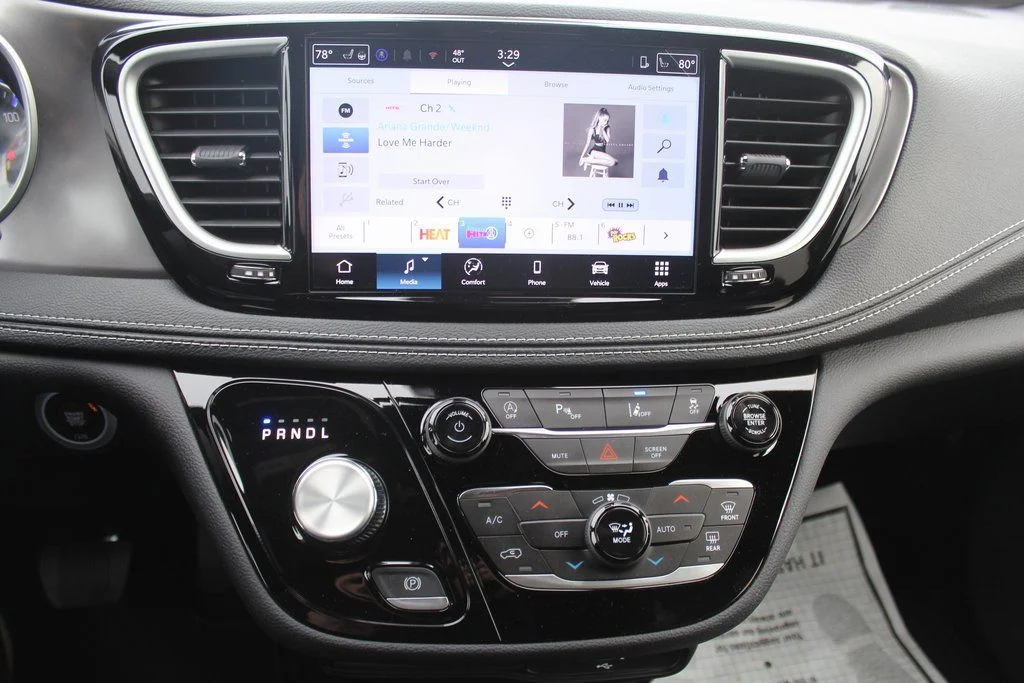 2026 Chrysler Pacifica Select - Photo 15