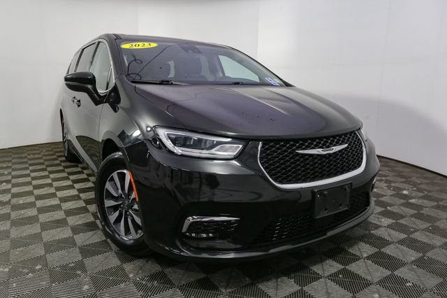 Used 2023 Black Chrysler Touring L image 3