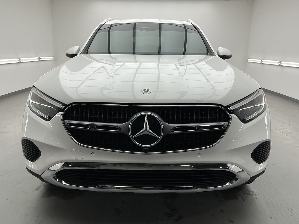 Used 2024 WHITE Mercedes-Benz GLC 300 4MATIC® image 2